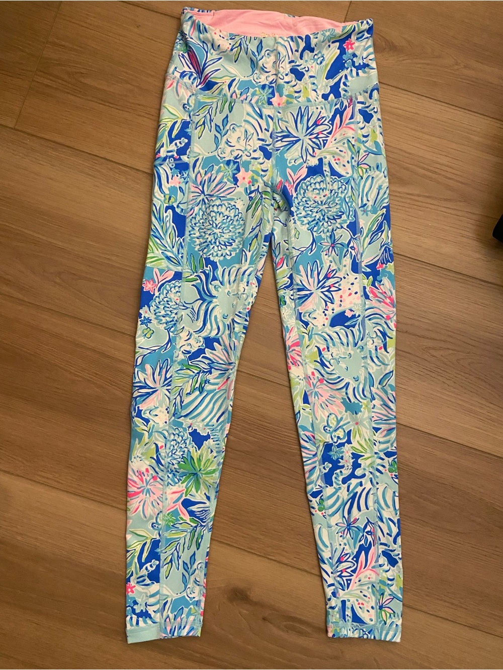 Lilly Pulitzer UPF 50+ LUXLETIC 26" HIGH RISE WEEKENDER LEGGING